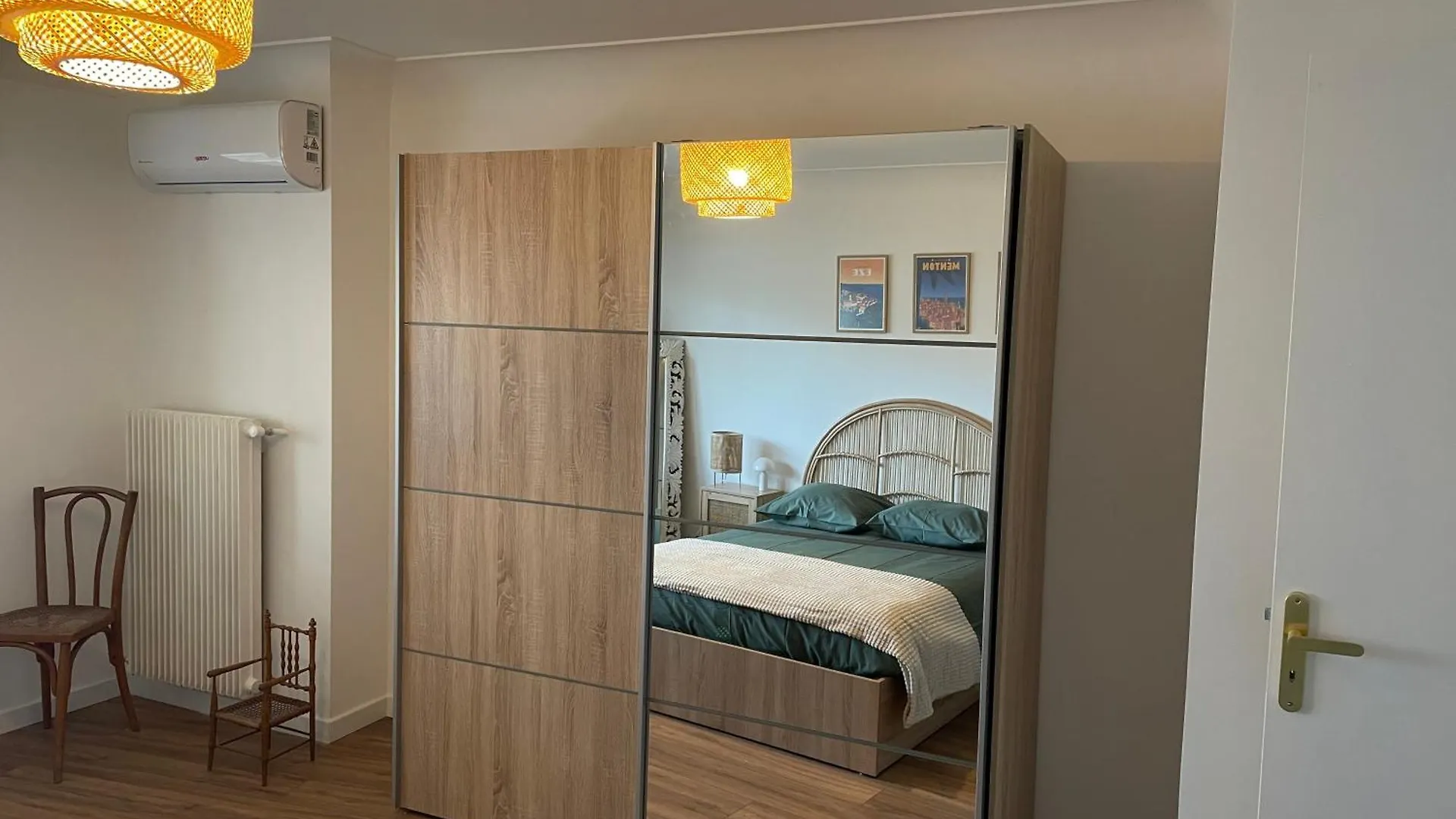 Logis Dore Menton 0*,  France